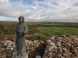 senans-altar-doonbeg-1